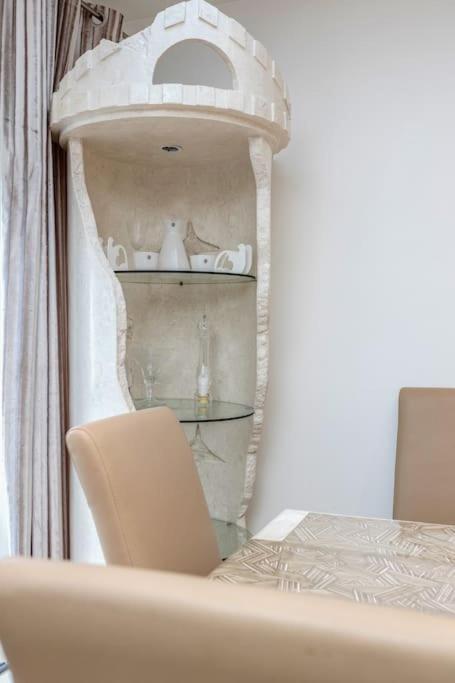 Spacious 5 Bed, 2 Bathrooms House With A Private Garden Casa vacanze *