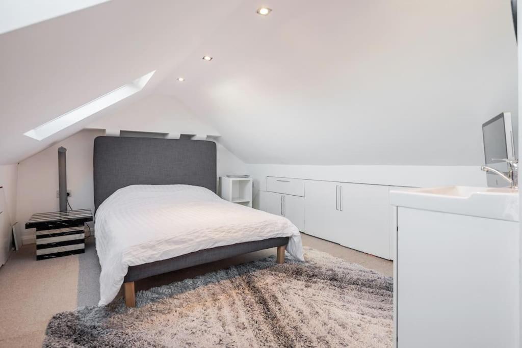 Spacious 5 Bed, 2 Bathrooms House With A Private Garden Casa vacanze Londra