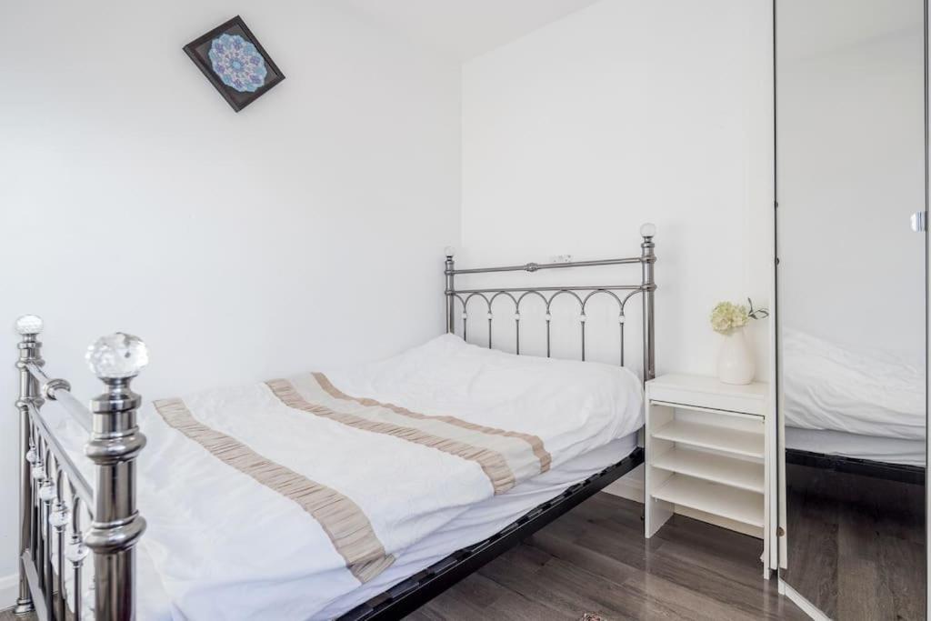 Spacious 5 Bed, 2 Bathrooms House With A Private Garden Casa vacanze *